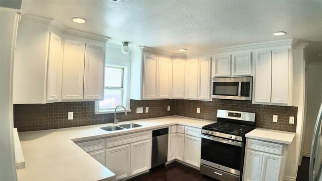 Building Photo - 3614 Mainer St