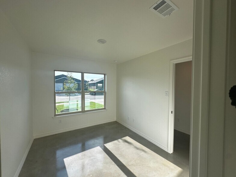 Building Photo - 1273 Lehmann Dr