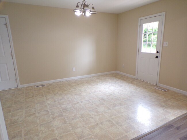 Building Photo - 1425 Hammerhill Rd