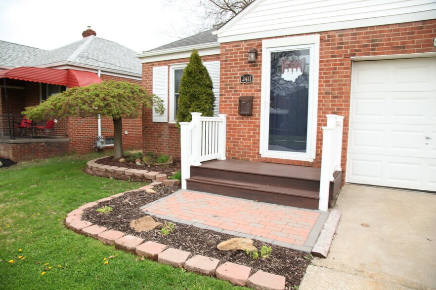 Building Photo - 2411 Fortune Avenue