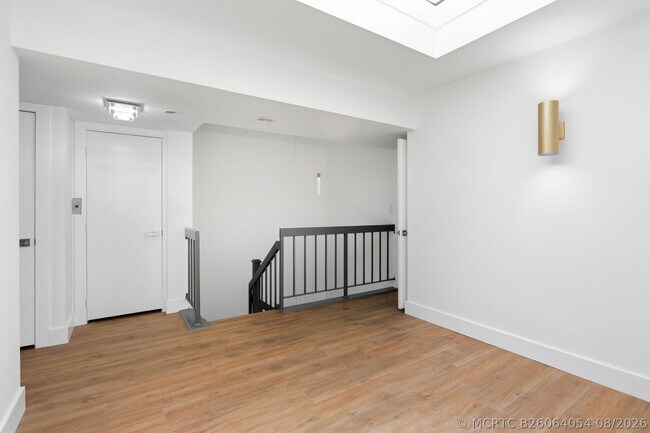 Building Photo - 1222 Hillsboro Mile