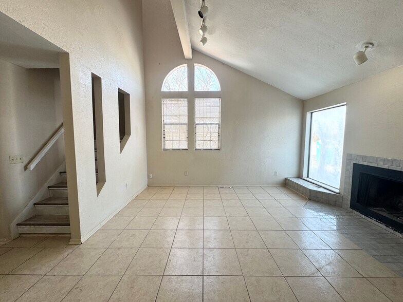 Building Photo - 401 NE 115th St