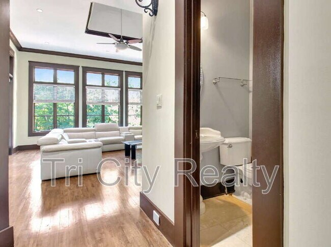 Building Photo - 250 Moss Creek Walk