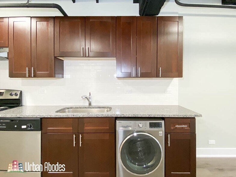 Building Photo - 727 Saint Johns Ave