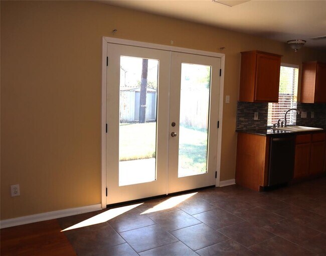Building Photo - 11735 Rolling Stream Dr