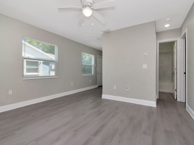 Building Photo - Stunning Fully Renovated 3BR/2BA Unit | Move-In Ready