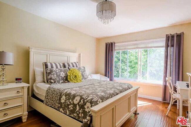 Building Photo - 5870 Green Valley Cir