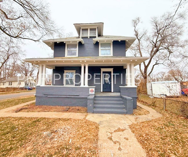 Primary Photo - 3 Bedrooms / 1 Bathroom House