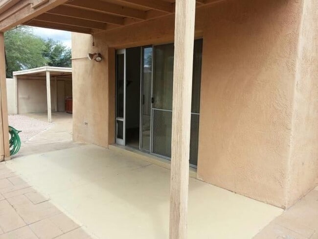 Building Photo - 4997 N Plaza Amor