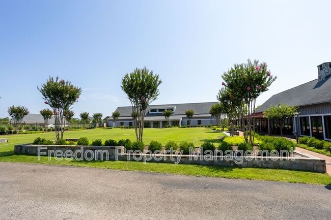 Building Photo - 2425 Morgans Point Dr