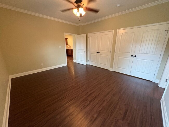 Building Photo - 4948 Common St