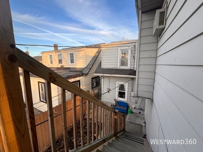 Building Photo - 1622 N 40th Ave