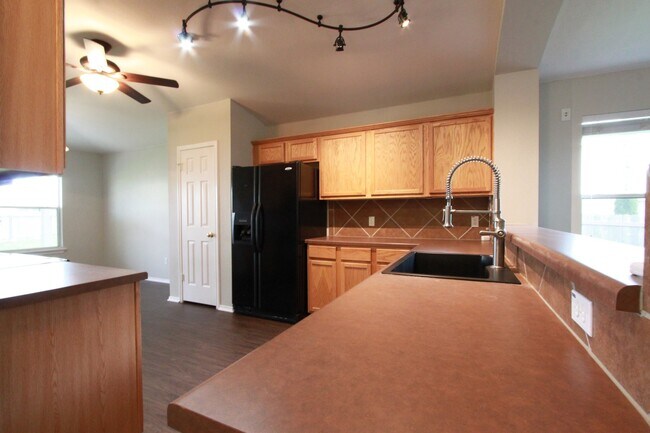 Building Photo - Hutto 3BR Gem ~ Open Layout, Large Yard & Prime Location