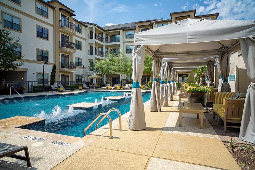 Building Photo - 15777 Quorum Dr