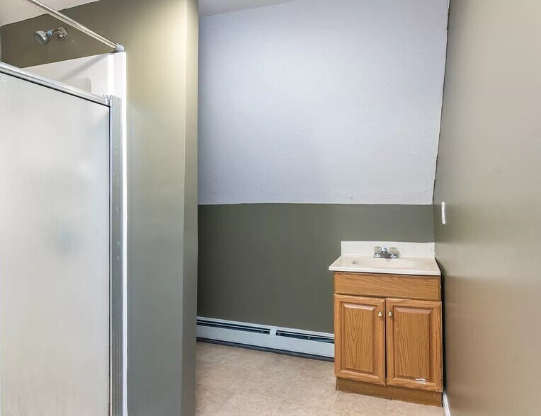 3rd Floor 3/4 bathroom - 554 Lake Ave