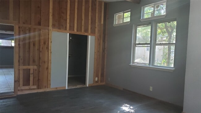 Building Photo - 5934 Beech Dr