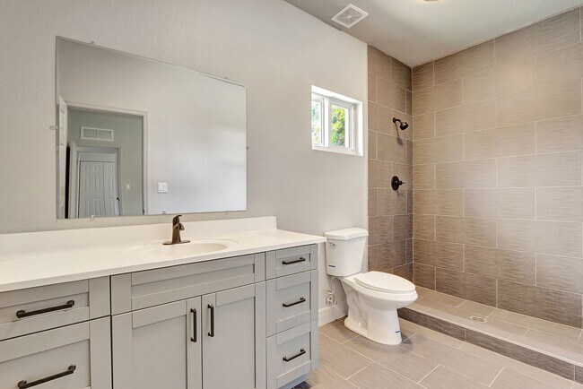 Master Bathroom - 707 NW 2nd Terrace