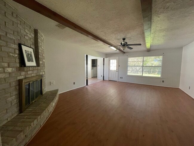 Building Photo - 3103 Sam Houston Dr