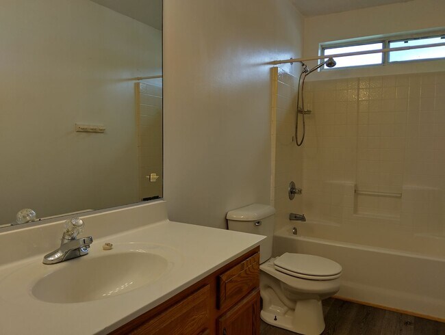 Building Photo - 811 Rilee Dr