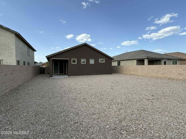 Building Photo - 10450 S Cutting Horse Dr