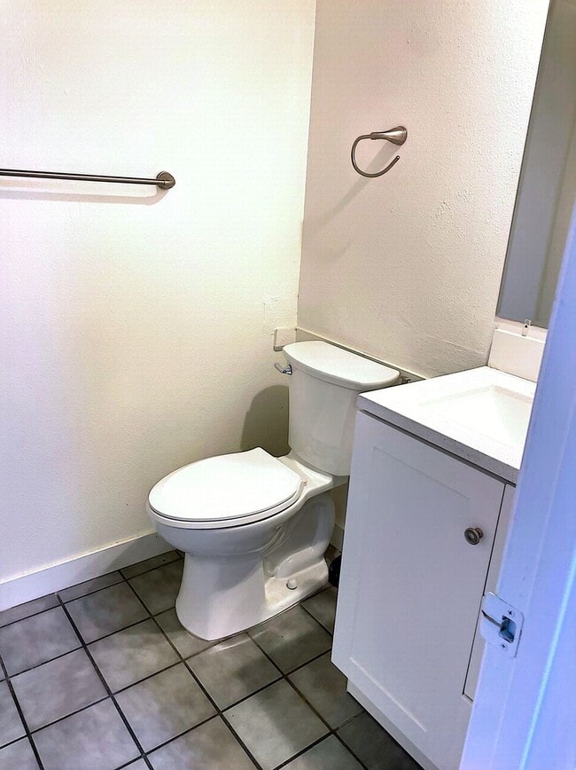 Building Photo - 2419 N Clark St