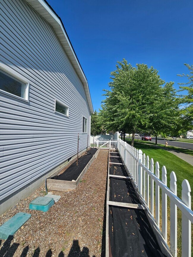 Building Photo - Beautiful home in Fieldstone