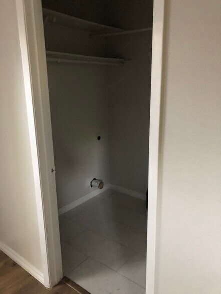 Building Photo - 2801 Woodmont tr