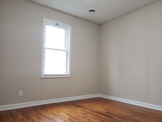 Building Photo - 1664 E Florida St