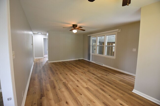 Building Photo - Fortville 3 bedroom Home