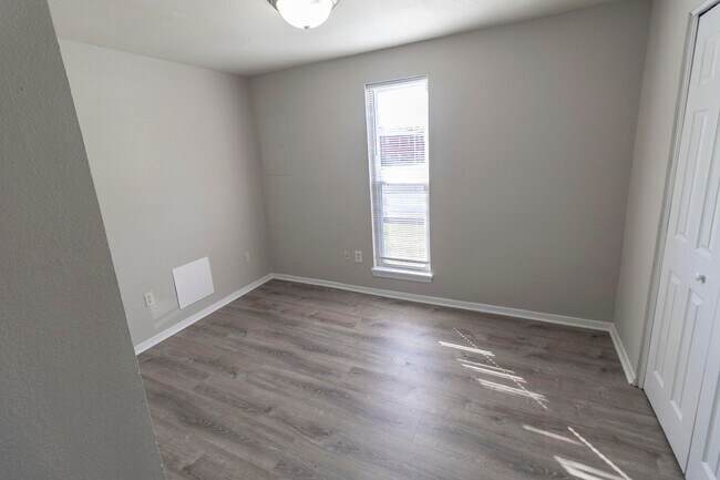 Building Photo - 319 West Blvd N