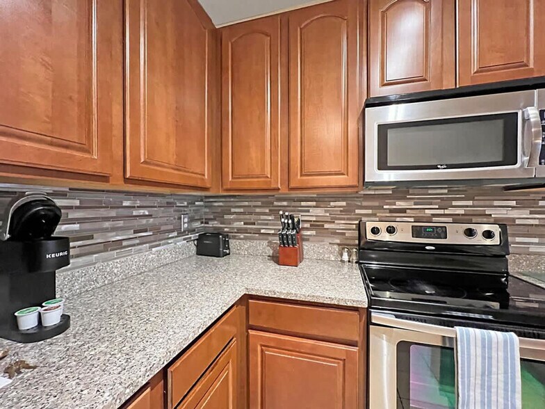 Building Photo - 2021 N Lemans Blvd