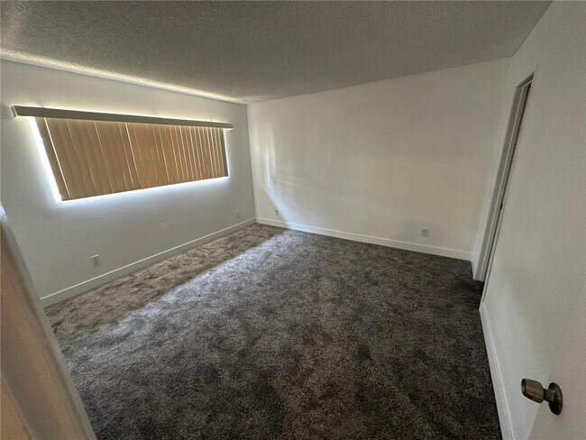 Building Photo - 1501 E Fairfield Ct