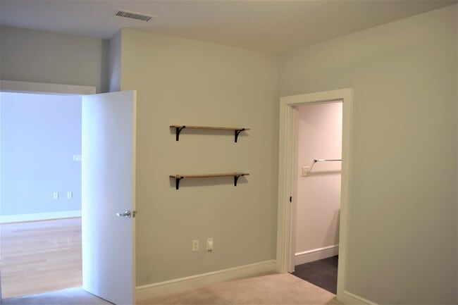 Building Photo - 333 W Trade St