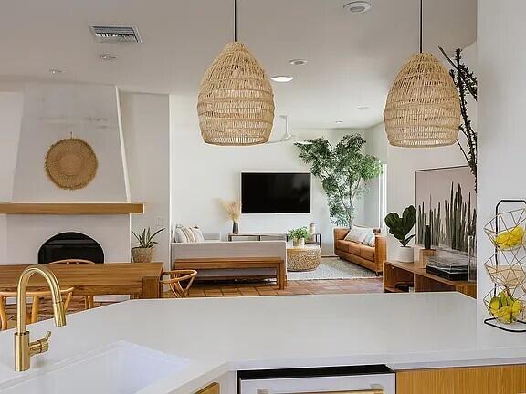 Building Photo - 53460 Avenida Diaz