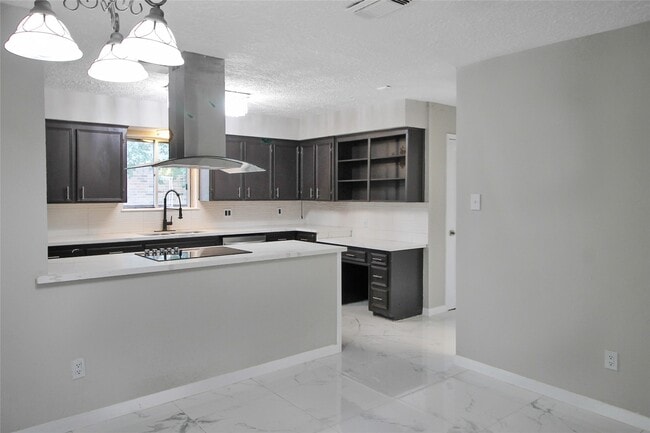 Building Photo - 15102 Torry Pines Rd
