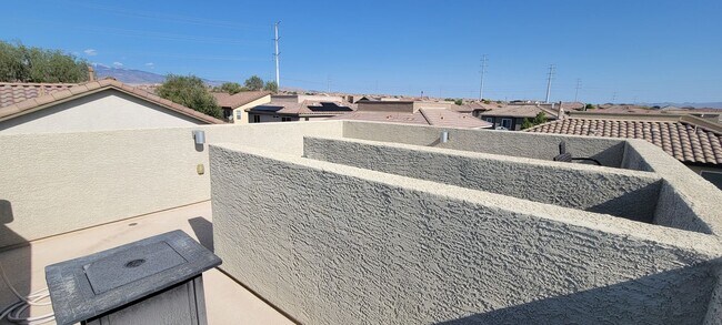 Building Photo - 4 bedroom plus roof top deck 1 bedroom dow...