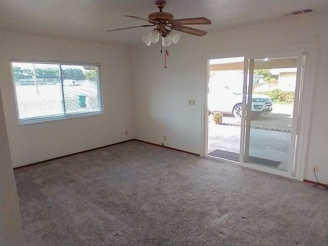 Building Photo - 2 Bedroom Orland Home