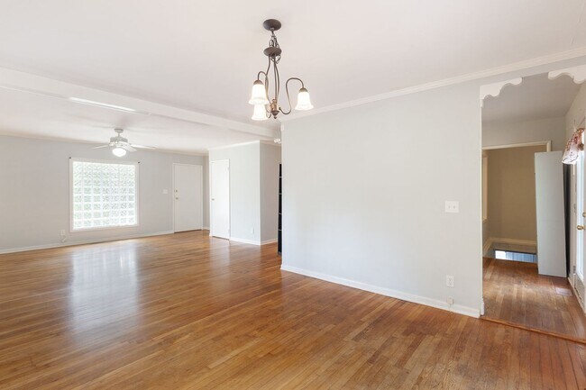 Building Photo - 3BR/2.5BA in Ideal Smyrna Location w/ Deck...