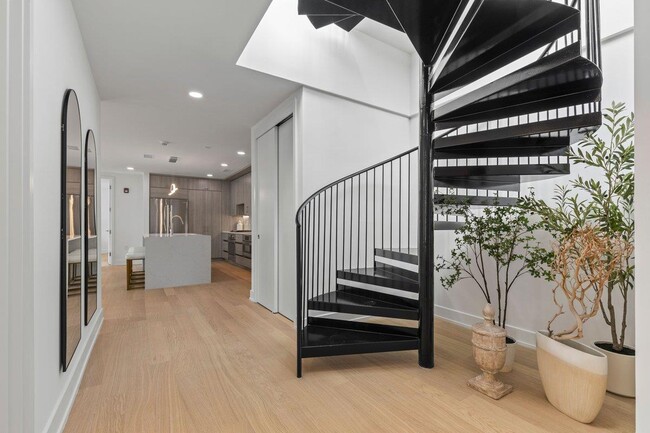 Building Photo - 33 Calvert St