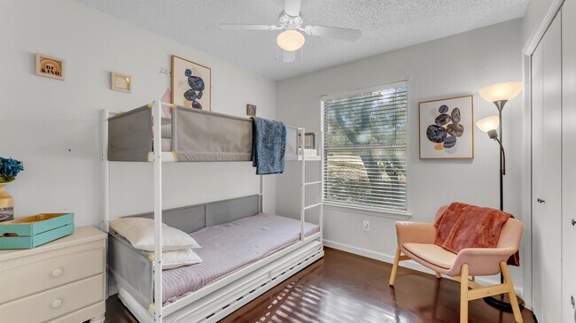 Building Photo - 708 Scarlet Sun