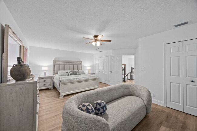 Building Photo - 2400 Seaford Dr