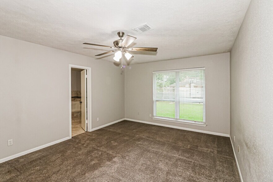 Building Photo - 203 Old Oaks St