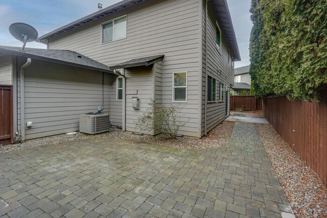 Building Photo - BEAUTIFUL FOUR BEDROOM HOME IN VANCOUVER