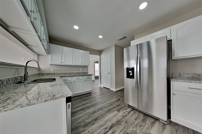 Building Photo - 21426 Nottinghill Dr