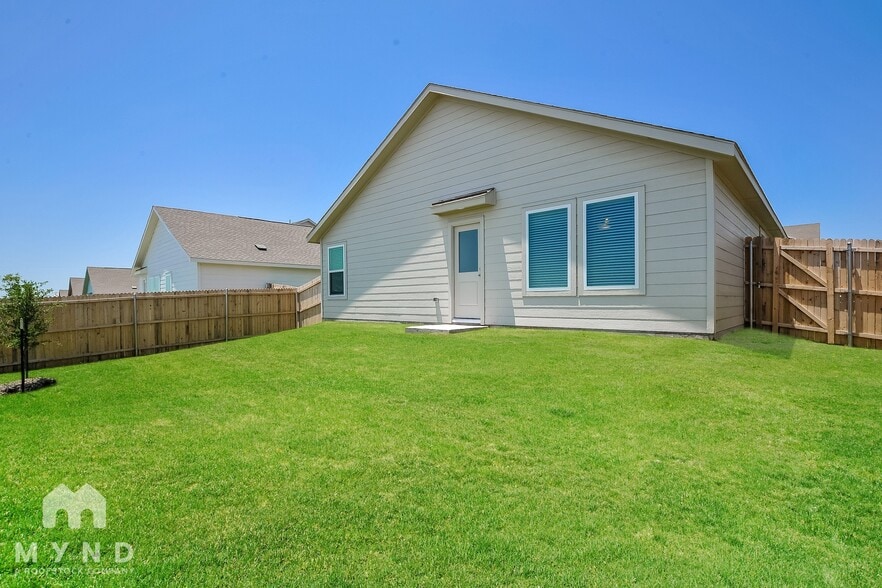 Building Photo - 2744 Mistwood Dr