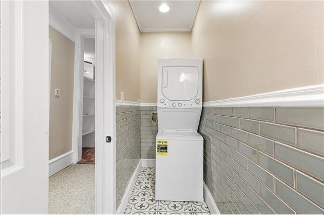 Building Photo - 2404 Bienville St