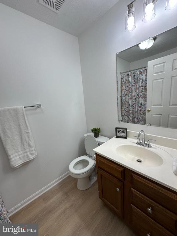 Building Photo - 1002 Jessicas Ct