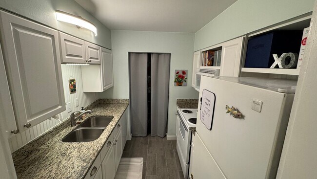 Building Photo - 209 Miracle Strip Pkwy