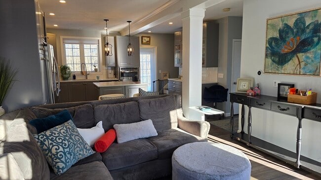 Building Photo - 533 Prospect St