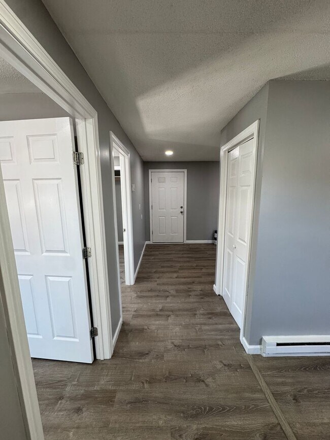 Building Photo - 1036 Chicopee St